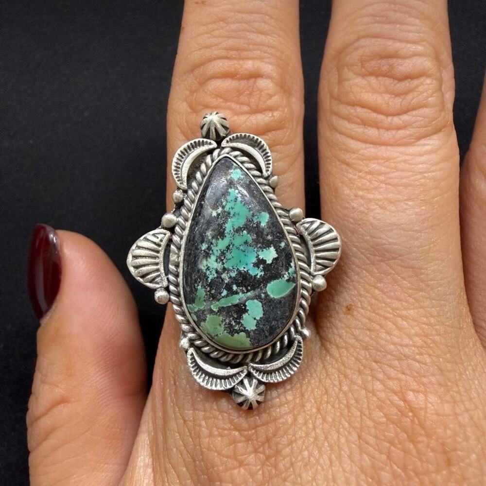Handmade sterling silver adjustable hubei ring. Adjustable
